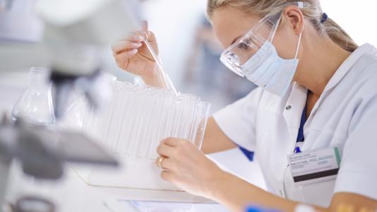 試管寶寶是怎樣放進女性肚子里面的？