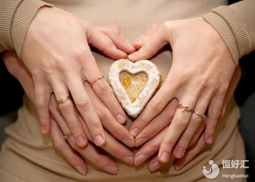 孕婦在睡覺時胎寶寶會做的事，網(wǎng)友：太可愛了！